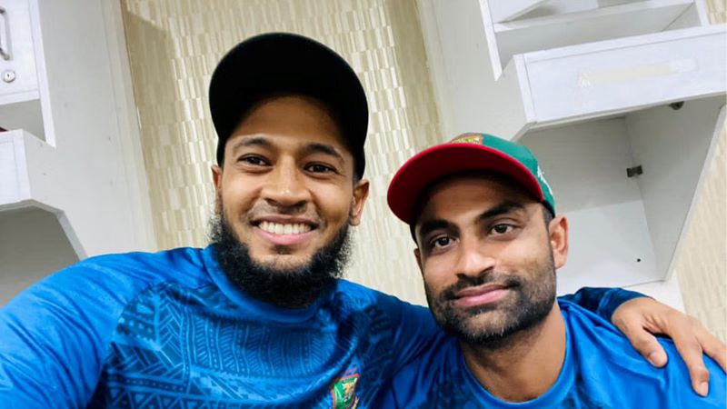 মাঝরাতে ভিডিও বার্তায় মুশফিকের কাছে যা চাইলেন তামিম